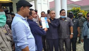 Masa Aksi Pro PT. MBS Demo di DPRD Konawe