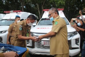 Optimalkan Pelayanan Puskesmas, Bupati Konawe Realisasikan 6 Unit Mobil Ambulance