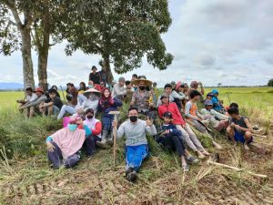 Warga Desa Lalonggowuna Gotong Royong Normalisasi Saluran Irigasi