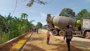 Bangun Jalan Beton Sepanjang 1,5 Kilometer Selama 2 Hari, PT VDNI Banjir Pujian